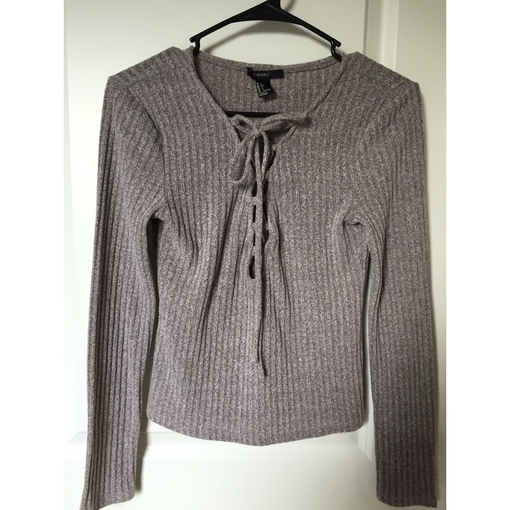 Forever 21 cropped long sleeve L fits like S